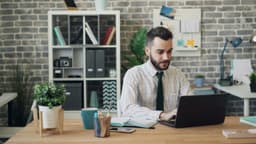 How to Use AI to Write Better Weekly Reports?